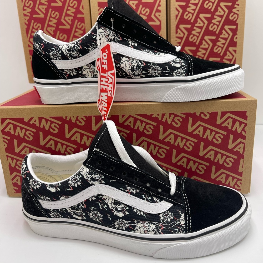 Vans WMNS Old Skool
(Flash Skulls)Multi/True White Sneakers 
VN0A38G118C